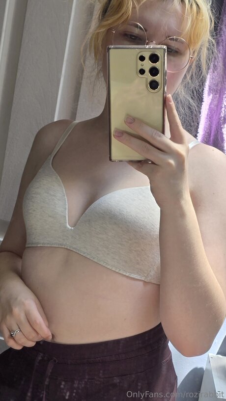 Rozirabbit naked only fans