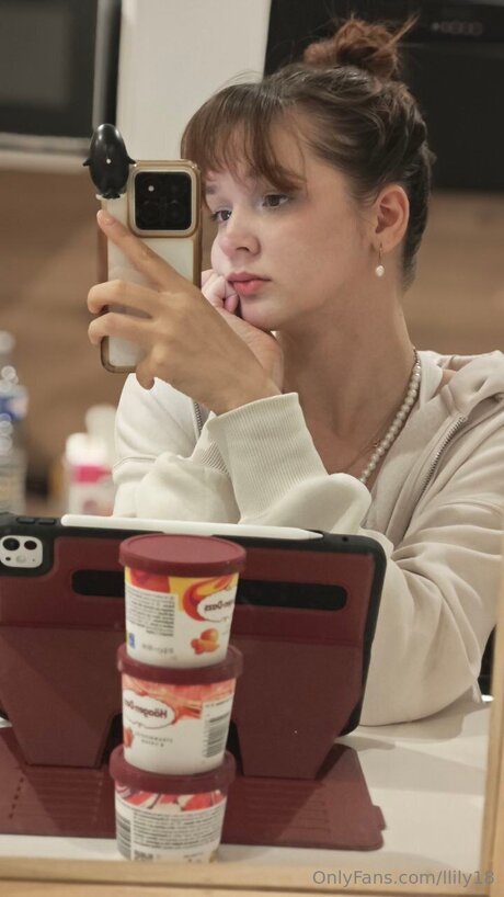 Llily18 onlyfans nude photos