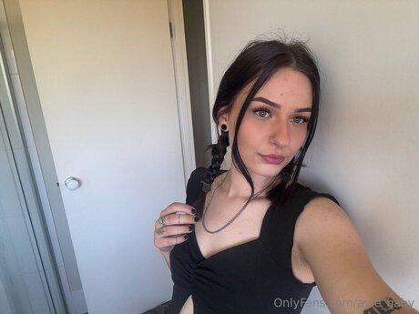 Avie Baby sex onlyfans