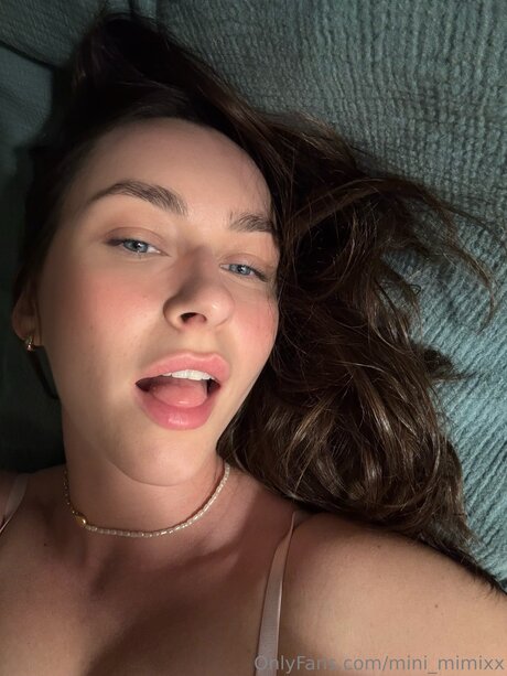 Mini Mimixx strip onlyfans