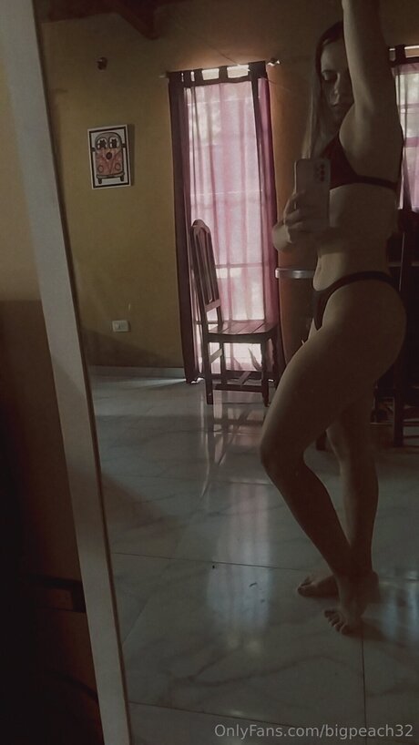 Bigpeach32 only fans nude