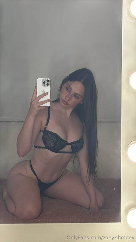 Zoey Shmoey onlyfans topless