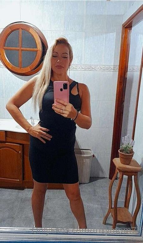 Foxymom77 only fans pic