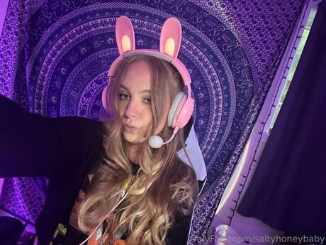 Saltyhoneybaby pics onlyfans