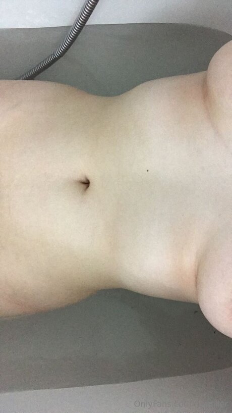 Lilleniller naked on onlyfans