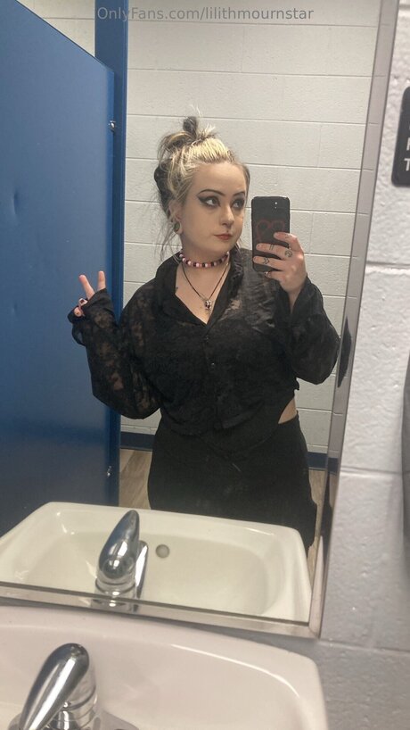 Lilithmournstar only fans leak