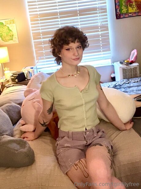 Tgirllilyfree nude onlyfans