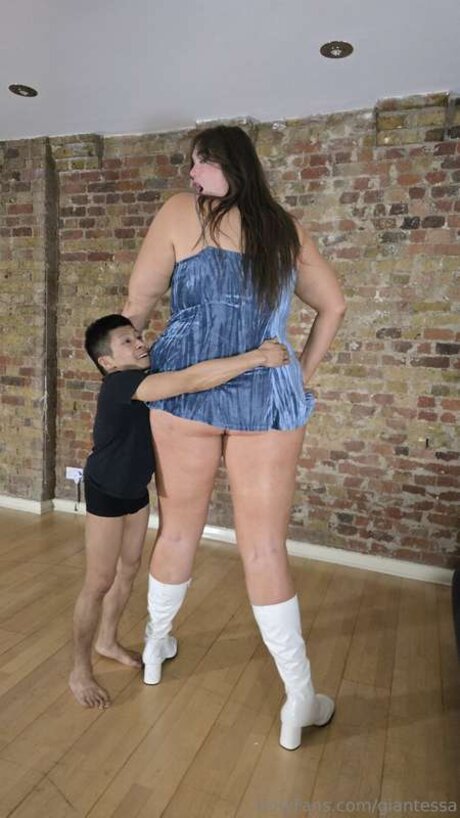 Giantessa onlyfans pic