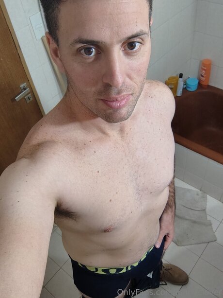 Jonnyclover onlyfans model