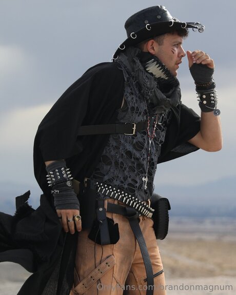 Brandonmagnum naked onlyfans