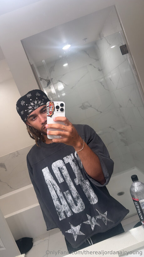Therealjordanairyoung nude only fans