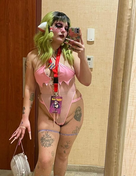 rollerdamefree onlyfans model photos