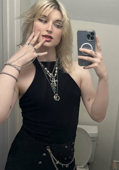 wifemoder onlyfans leaked tits