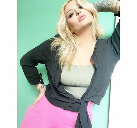 Caila Cronin onlyfans photos