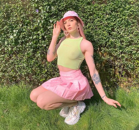 daisyfayebee onlyfans strip tease