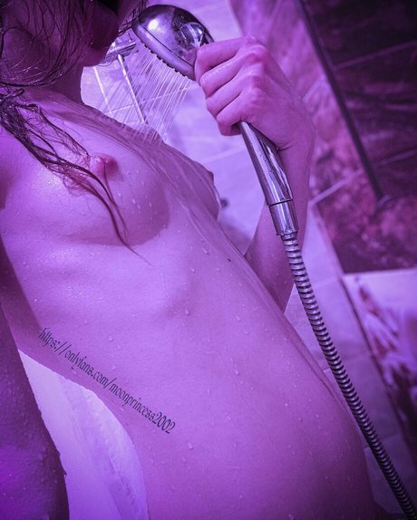 moonprincess2002 onlyfans model photos