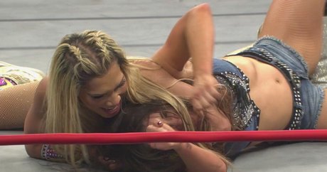 Mickie James Profile pic