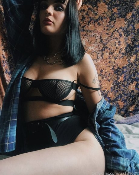 Elly Stephenson onlyfans model