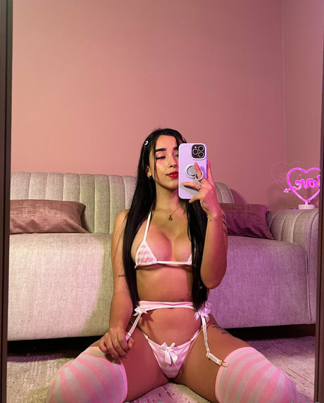 xmiranda99 onlyfans nude pictures