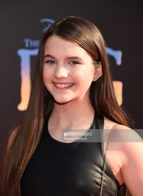 Chloe East Profile pic