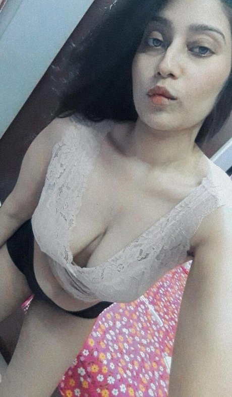 farihapriyam naked onlyfans leaked