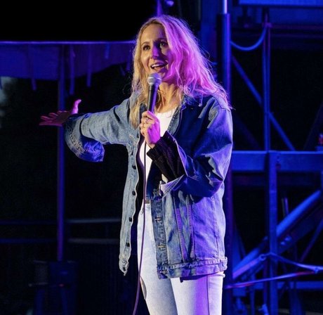 Nikki Glaser onlyfans content type