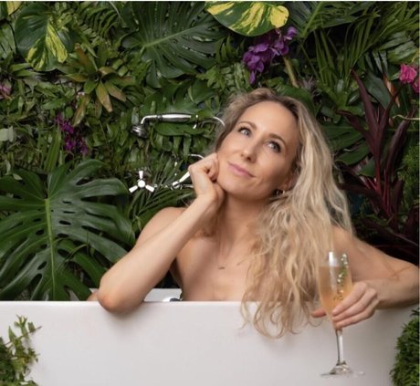 Nikki Glaser onlyfans leak free