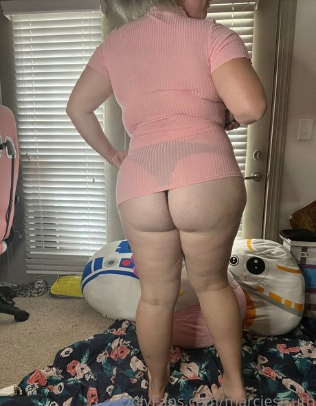 marciestruth onlyfans model photo