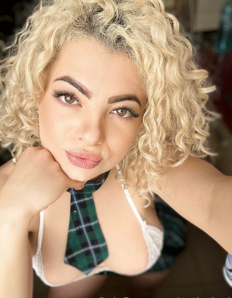 curly lexi Profile pic