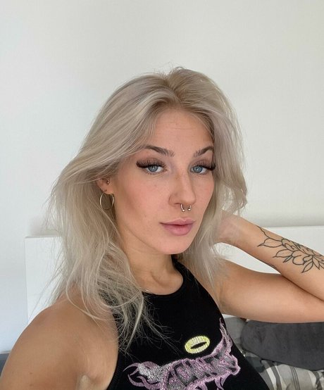 pinkarosalina only fans nude