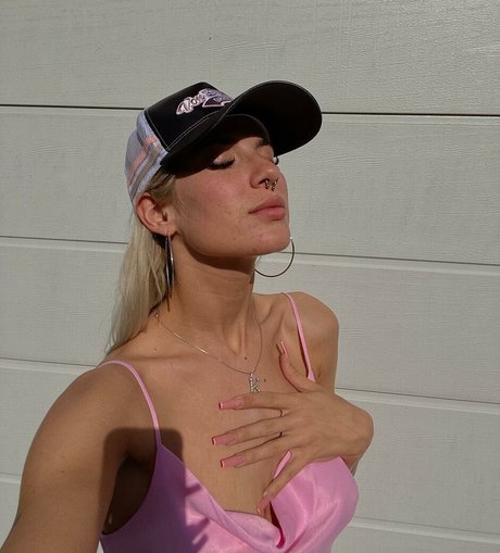 pinkarosalina onlyfans sex tape