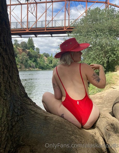 alaskaclouds boobs onlyfans