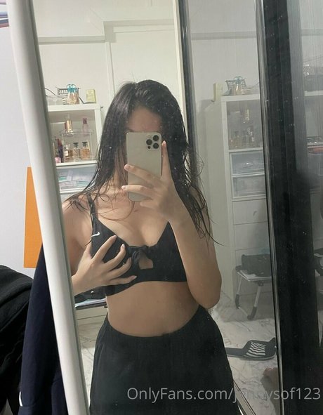 jennysof123 onlyfans public photos