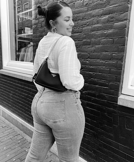 asian babe onlyfans sexy plate