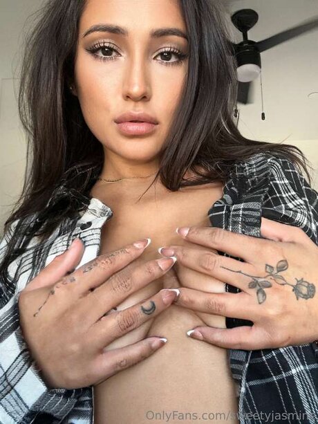 Sweetyjasmine nude leaked onlyfans