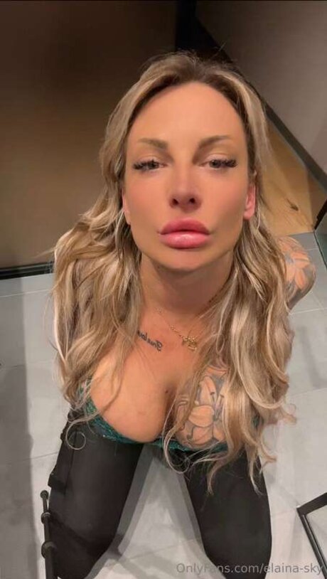 Elaina Sky onlyfans lesk