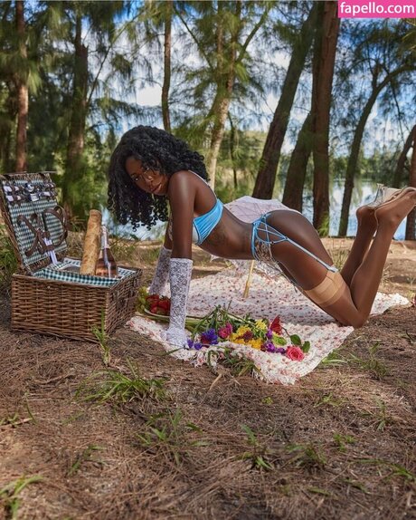 Jordanne Deveaux strip onlyfans