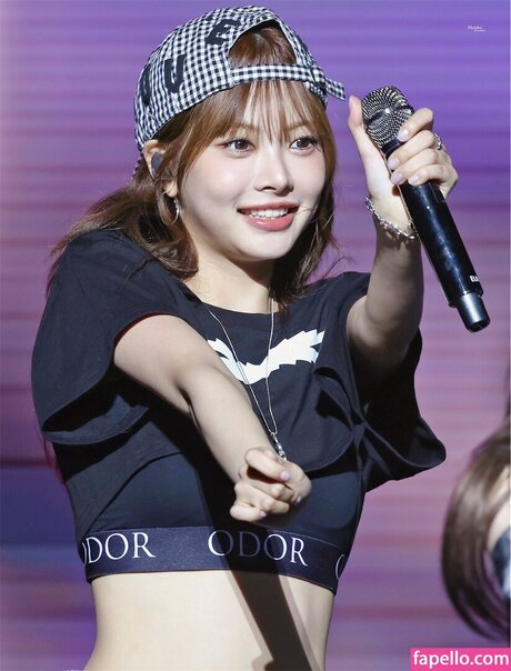 Hong Eunchae_ Profile pic