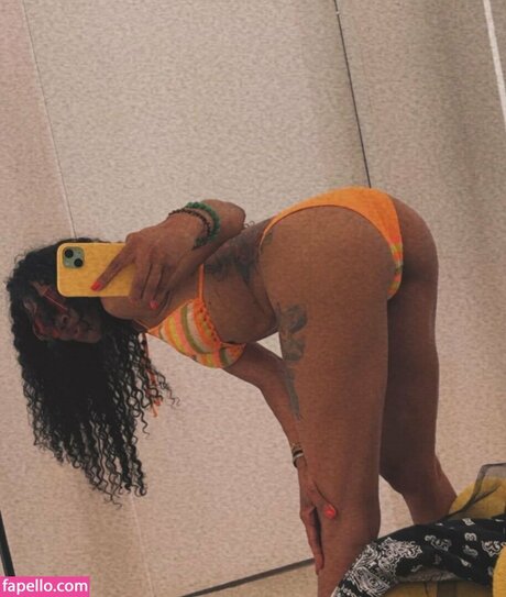 Tia Kemp is on onlyfans