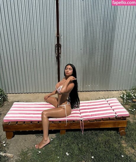 Paloma Mami onlyfans strip tease