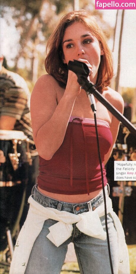 Amy Jo Johnson leaks only fans