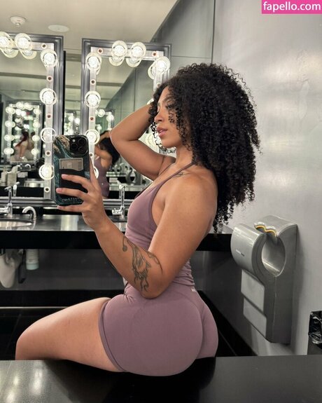 frizzyimposter strip onlyfans