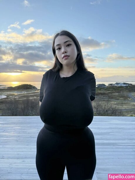 Min Ji Lee only fans pics