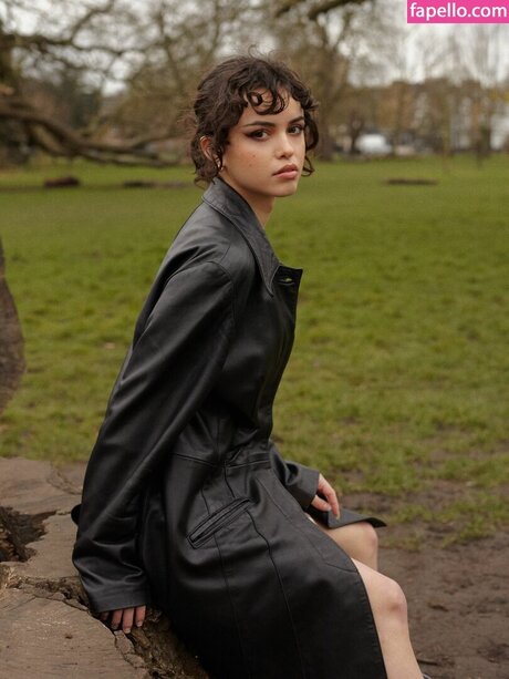 Clarice Cazauran onlyfans strip tease