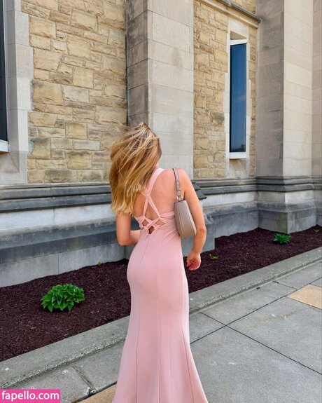 Carmen Elaine onlyfans model images