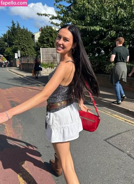 oliviarcox onlyfans ass