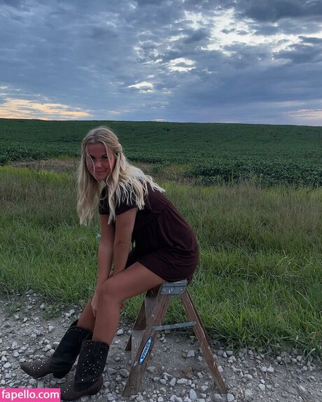 Lydia Feiler naked onlyfans pics