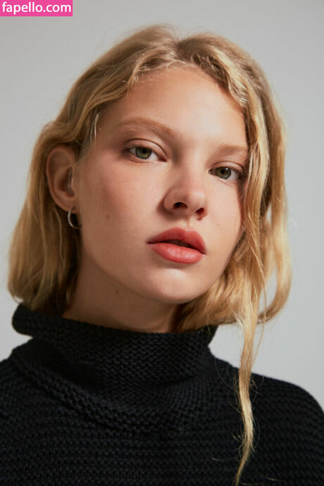 Nika Khromova onlyfans naked pics