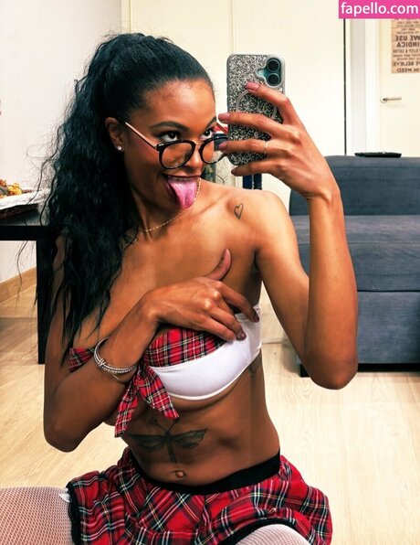 itszurihill leaks only fans