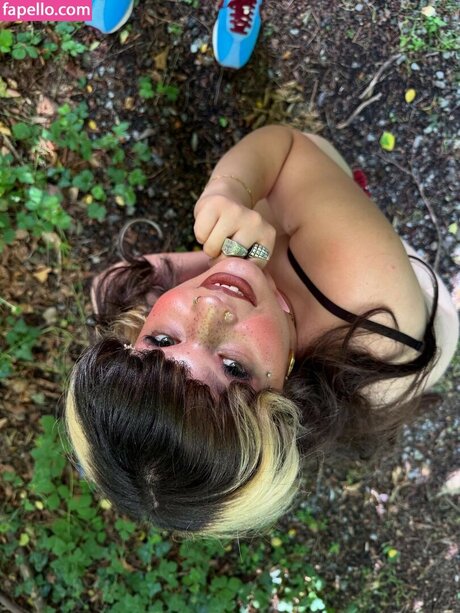 Lola Young onlyfans posts